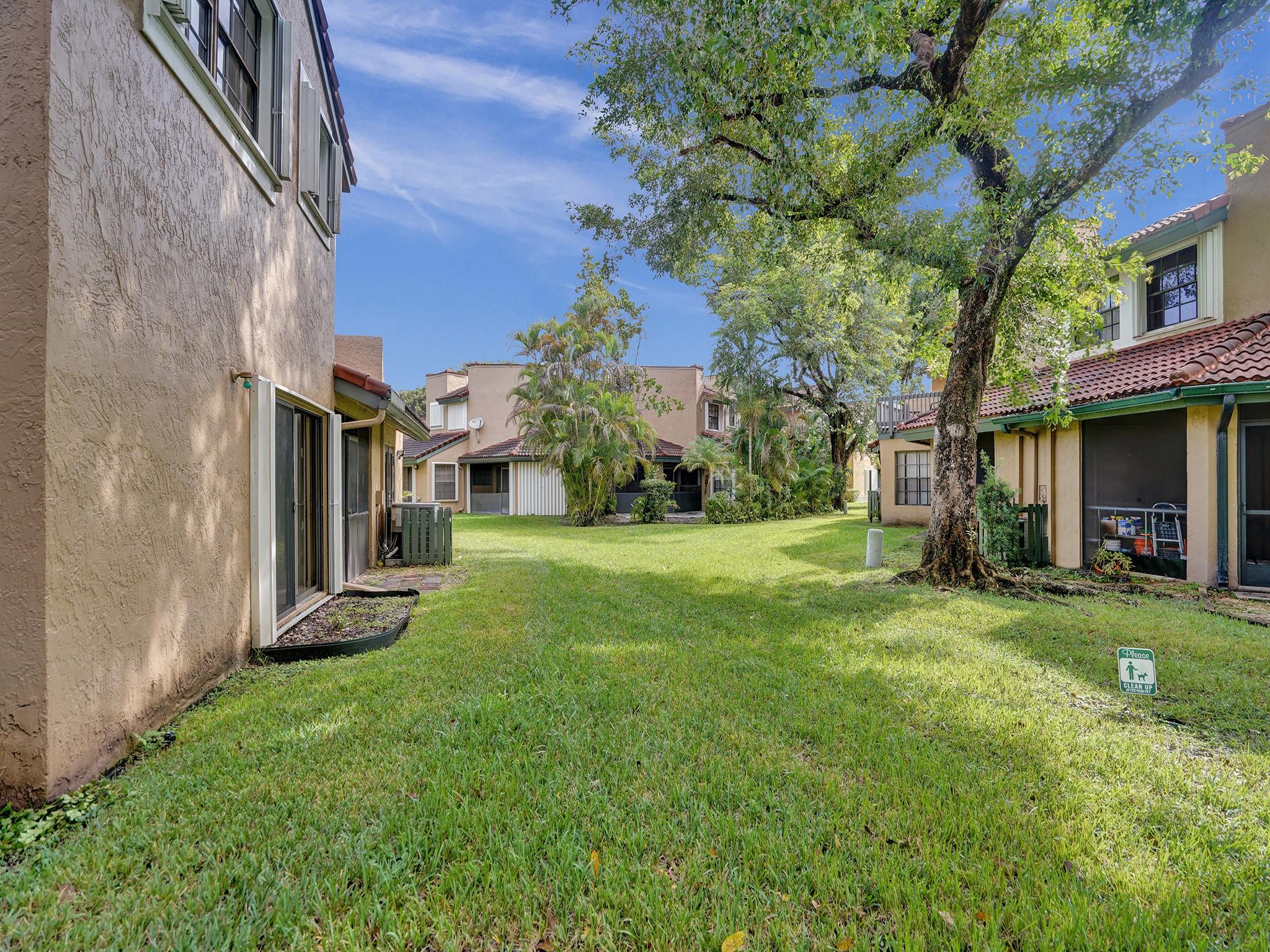 LAKEVIEW COURTS AT JACAR - Residential