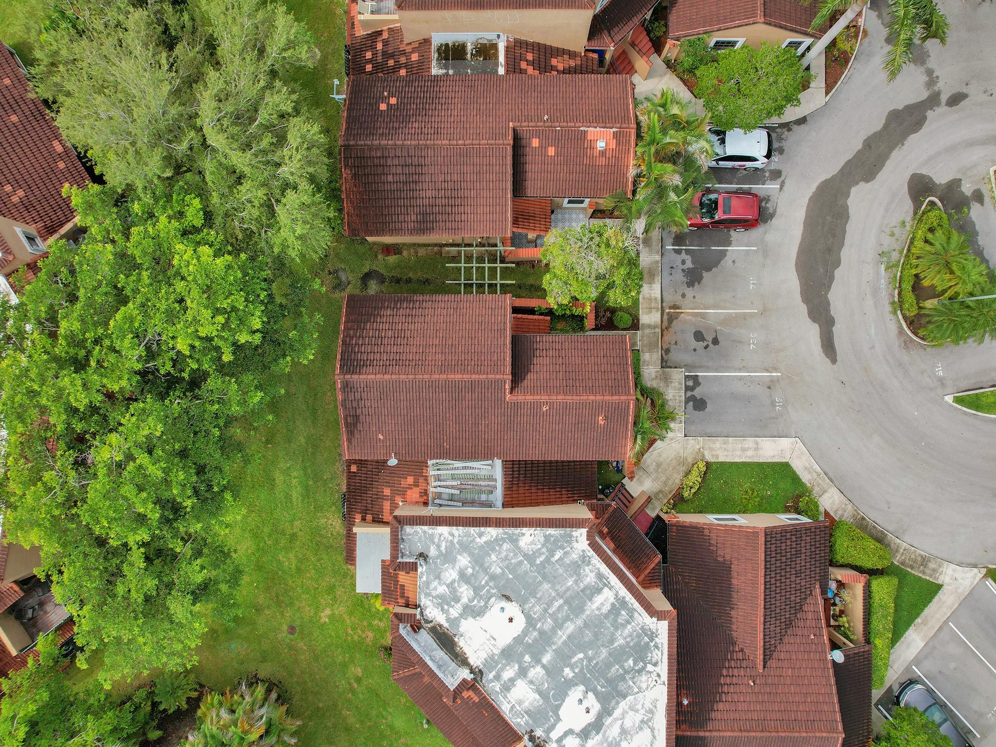 LAKEVIEW COURTS AT JACAR - Residential