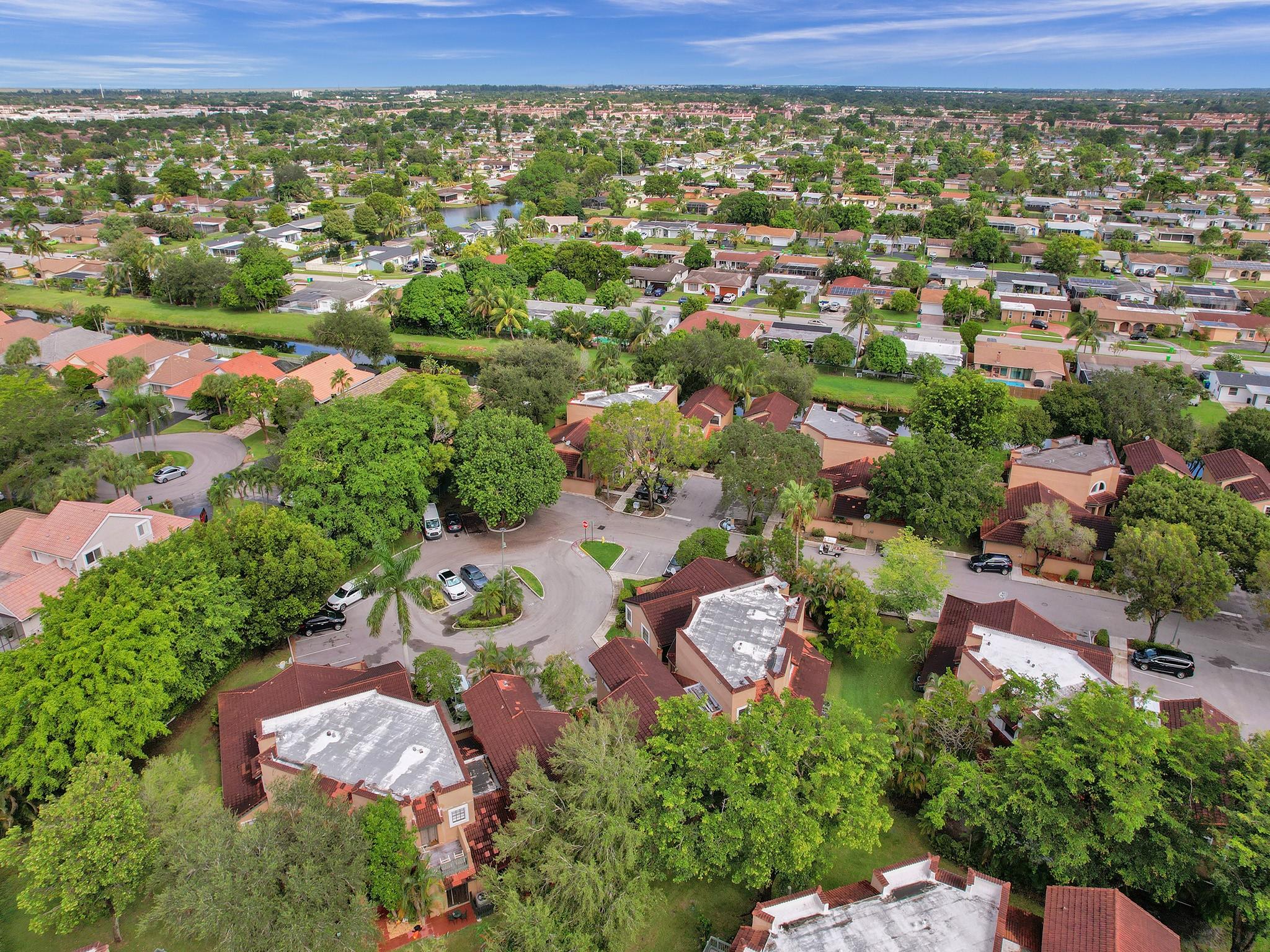 LAKEVIEW COURTS AT JACAR - Residential