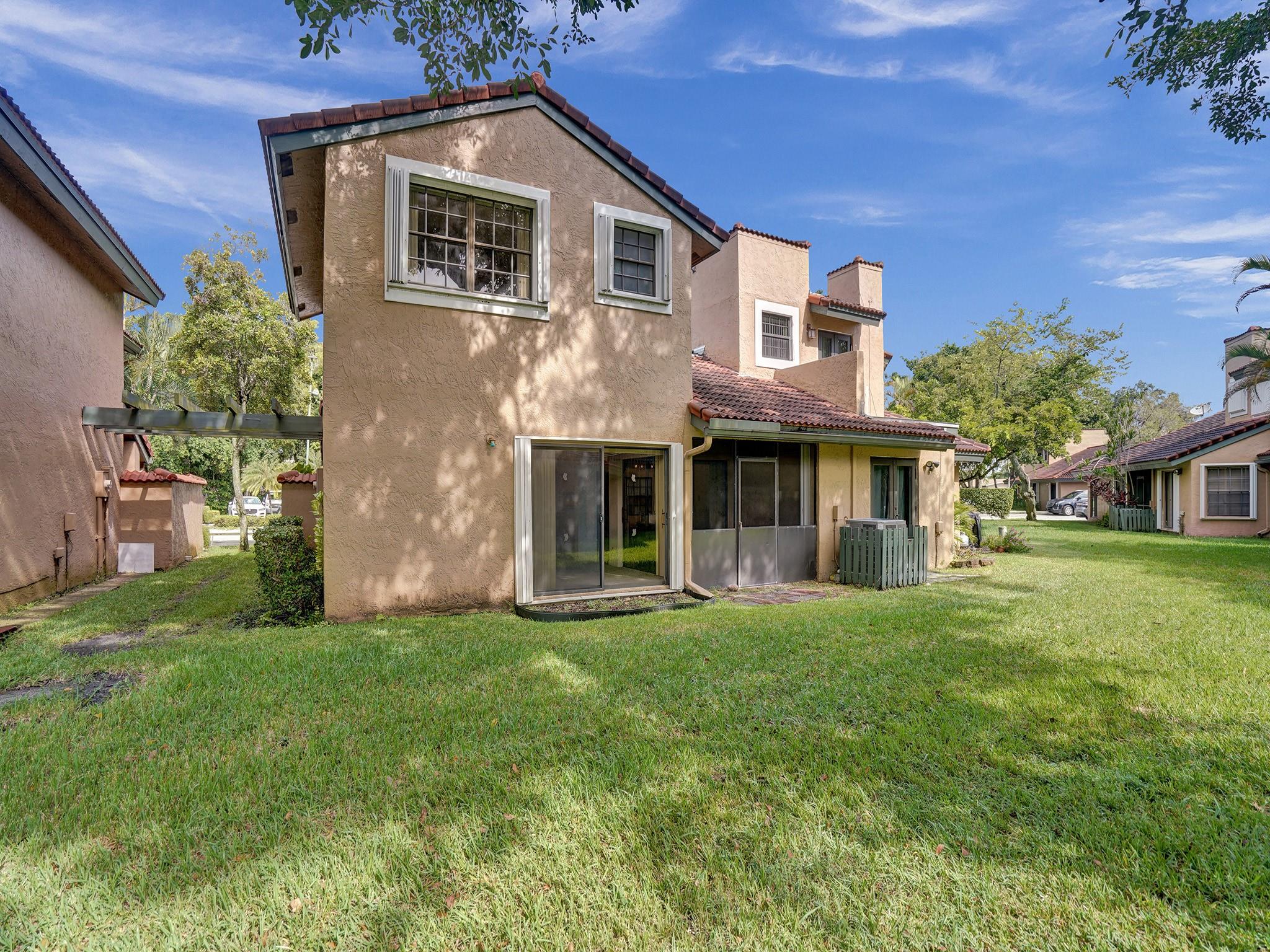 LAKEVIEW COURTS AT JACAR - Residential