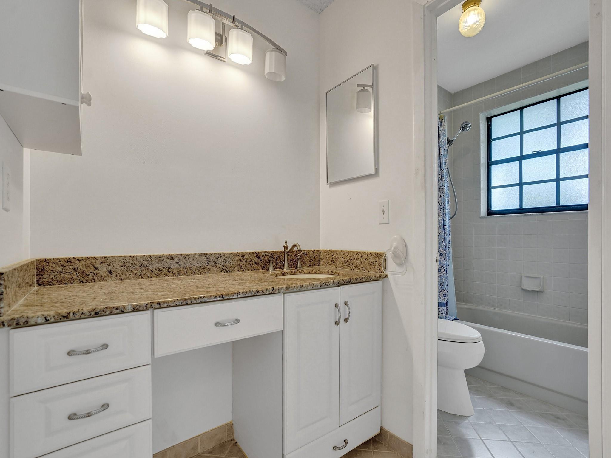 LAKEVIEW COURTS AT JACAR - Residential