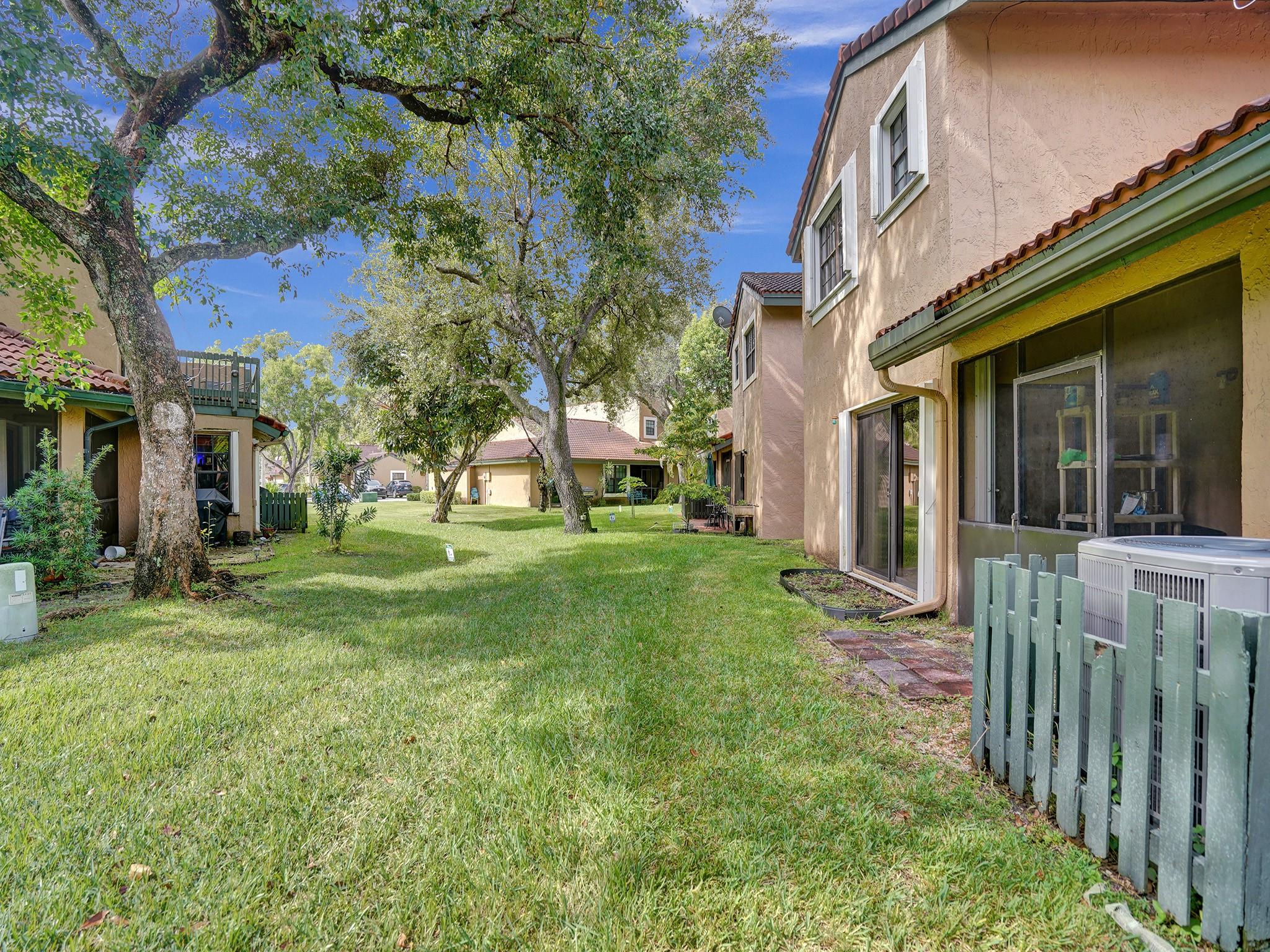 LAKEVIEW COURTS AT JACAR - Residential