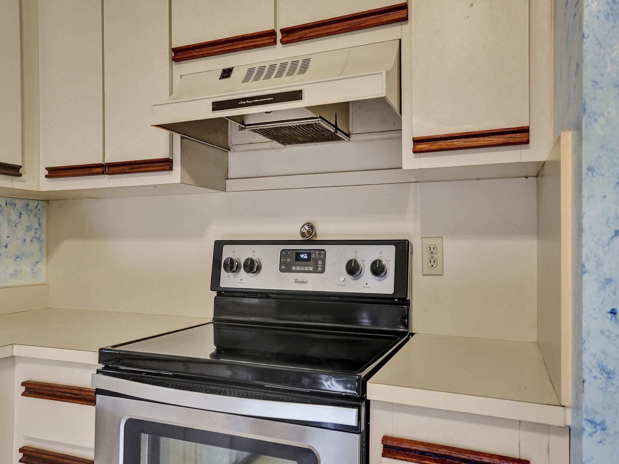 LAKEVIEW COURTS AT JACAR - Residential
