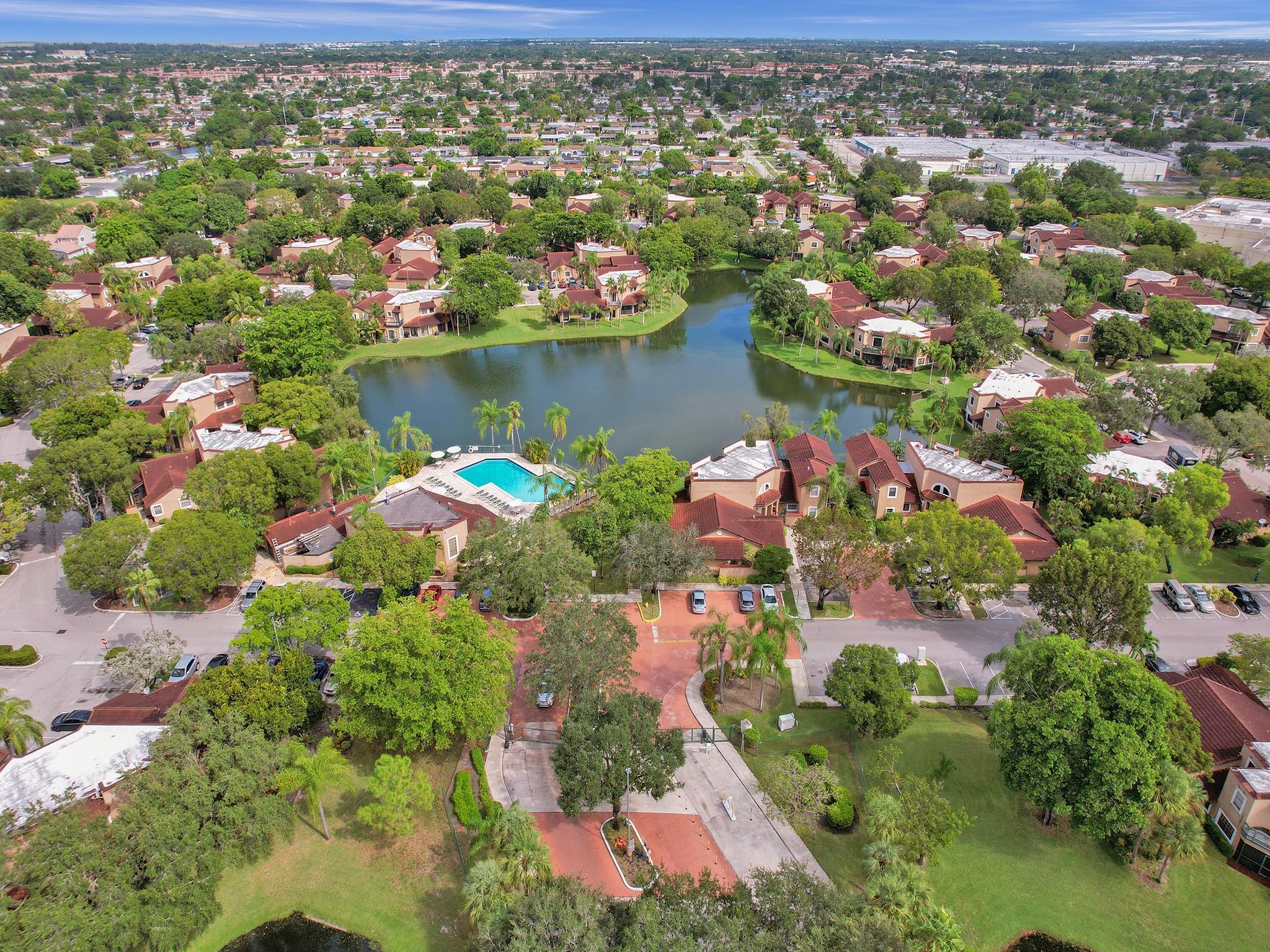 LAKEVIEW COURTS AT JACAR - Residential