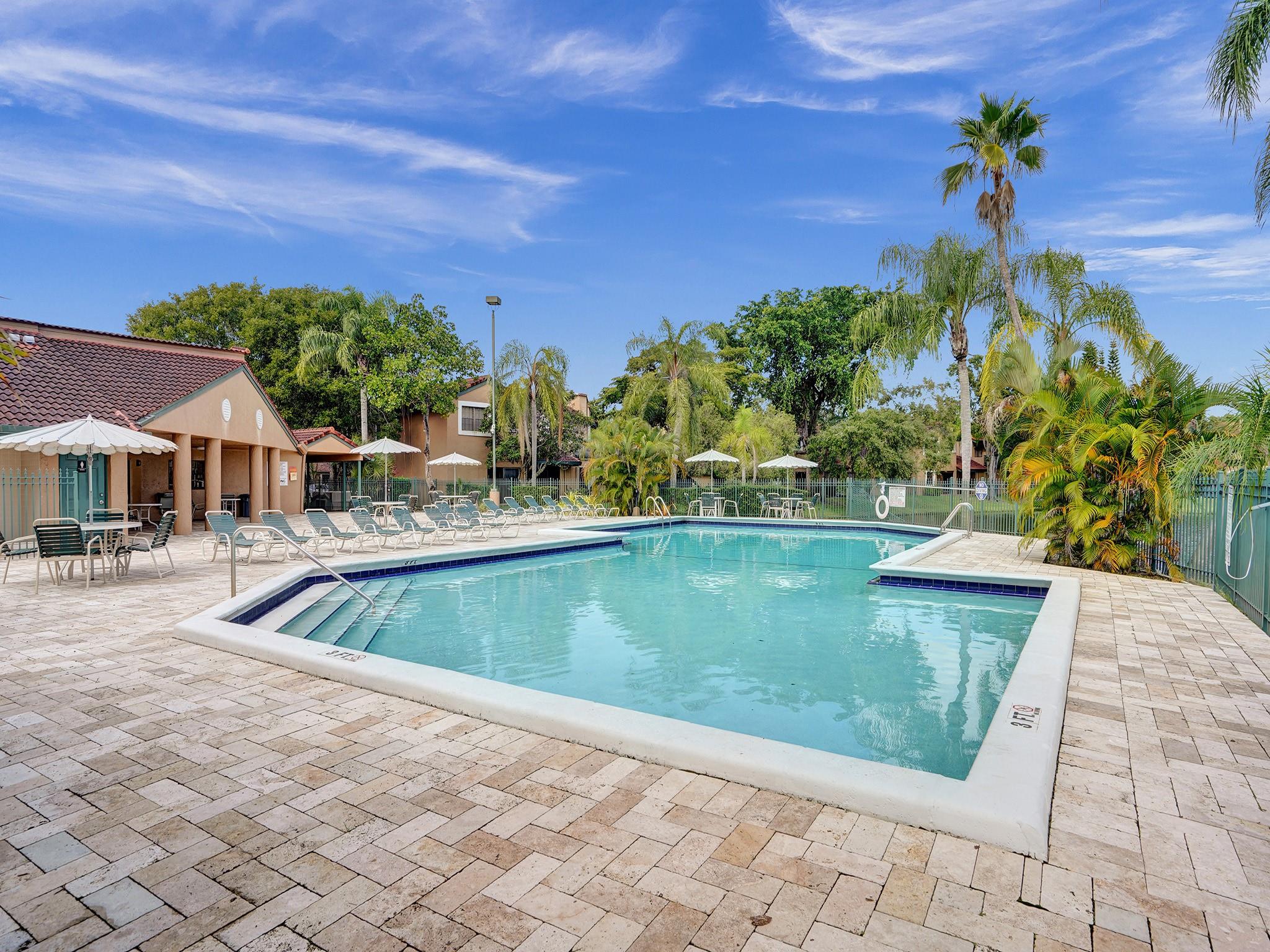 LAKEVIEW COURTS AT JACAR - Residential