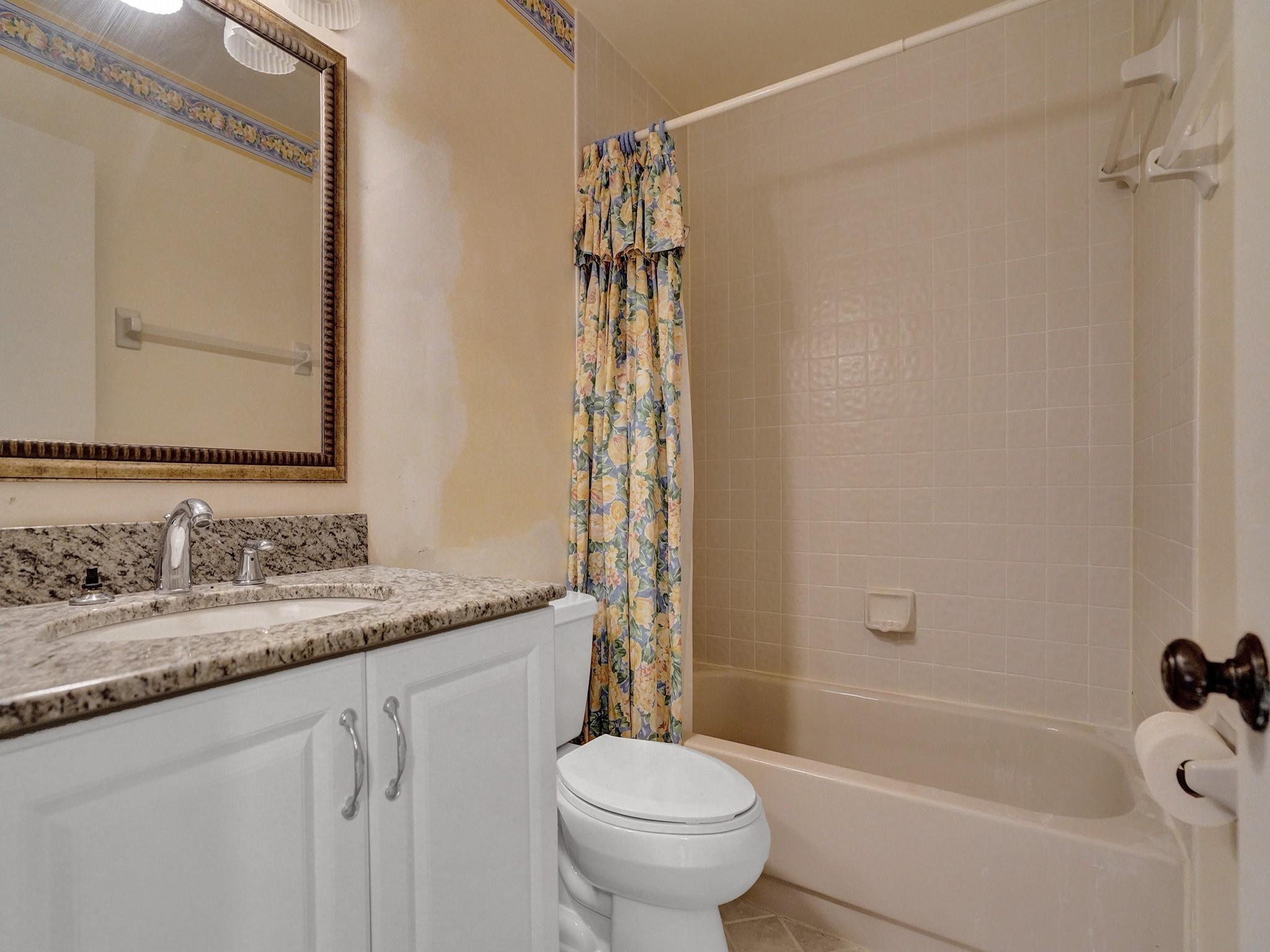 LAKEVIEW COURTS AT JACAR - Residential
