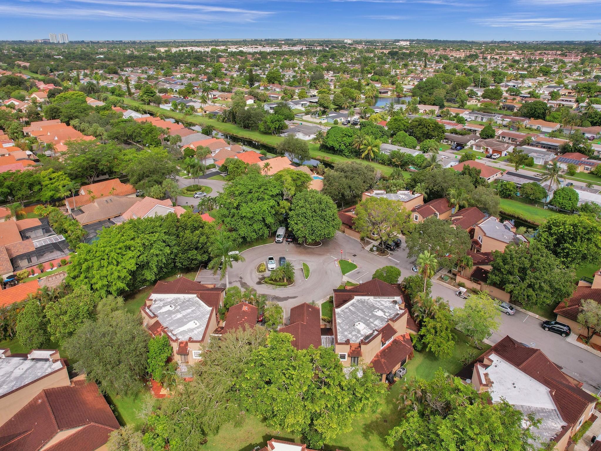 LAKEVIEW COURTS AT JACAR - Residential