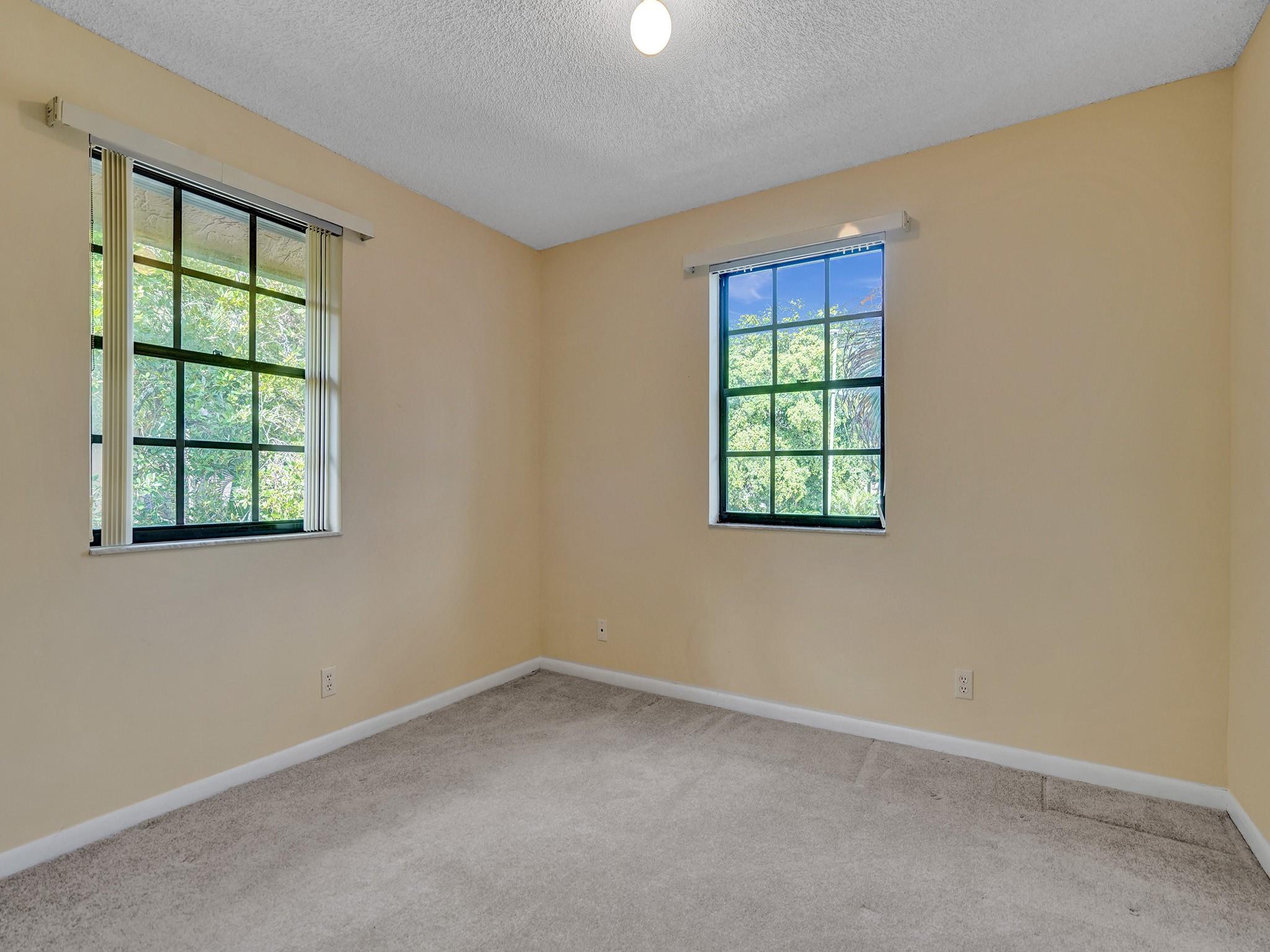 LAKEVIEW COURTS AT JACAR - Residential
