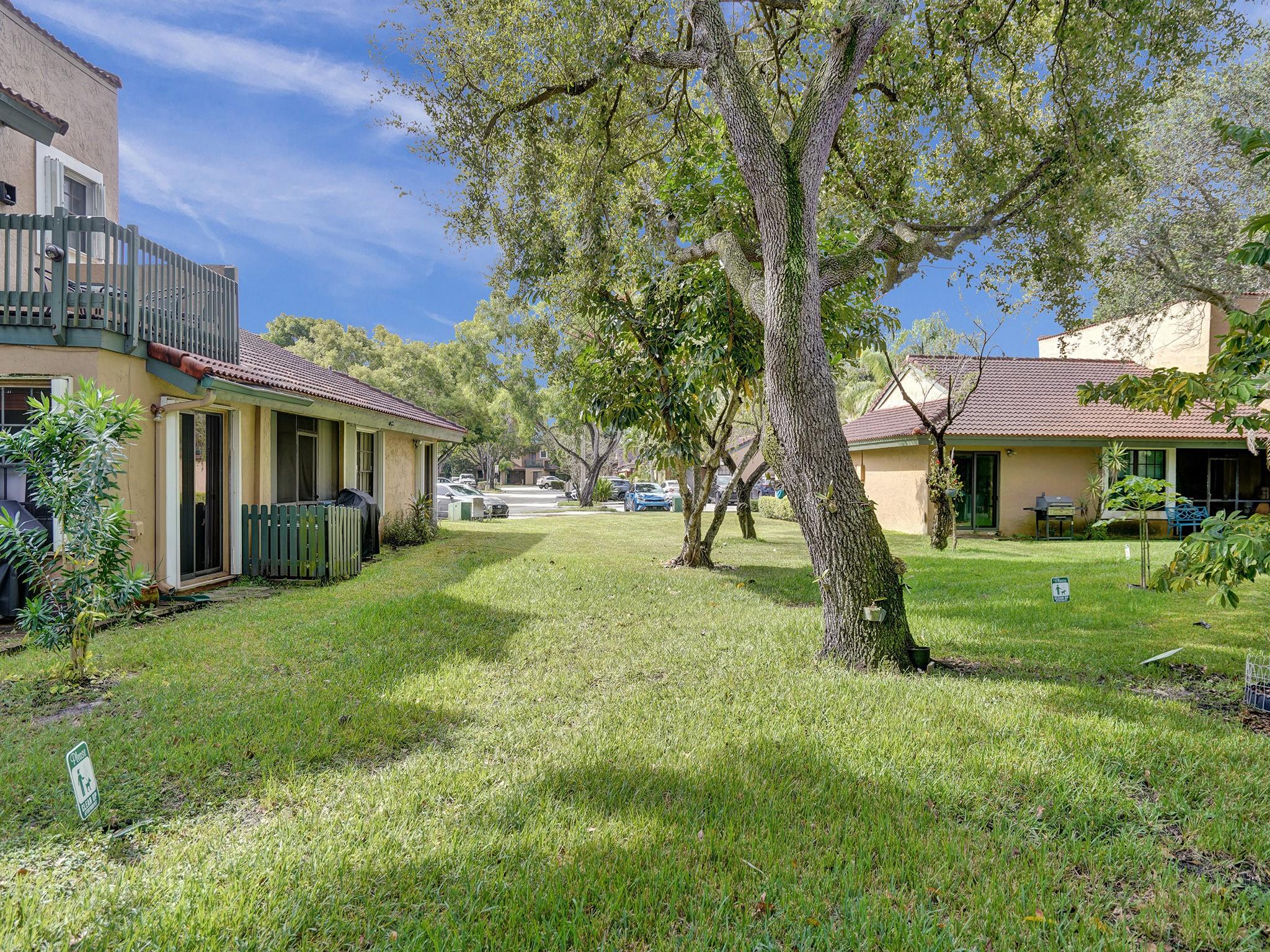 LAKEVIEW COURTS AT JACAR - Residential
