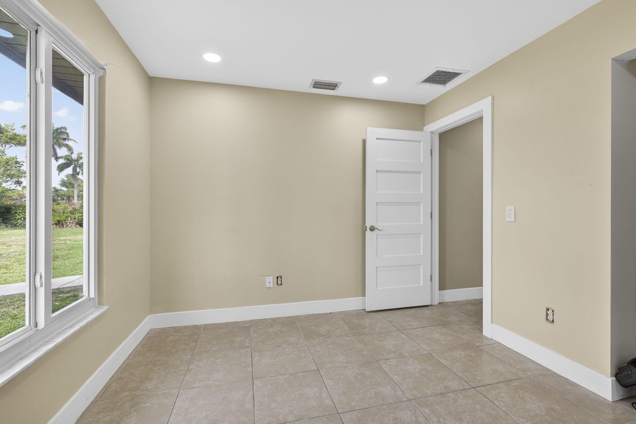 34-42-41~ N 241.5 FT OF S 4344.5 FT OF W 209 FT OF - Residential