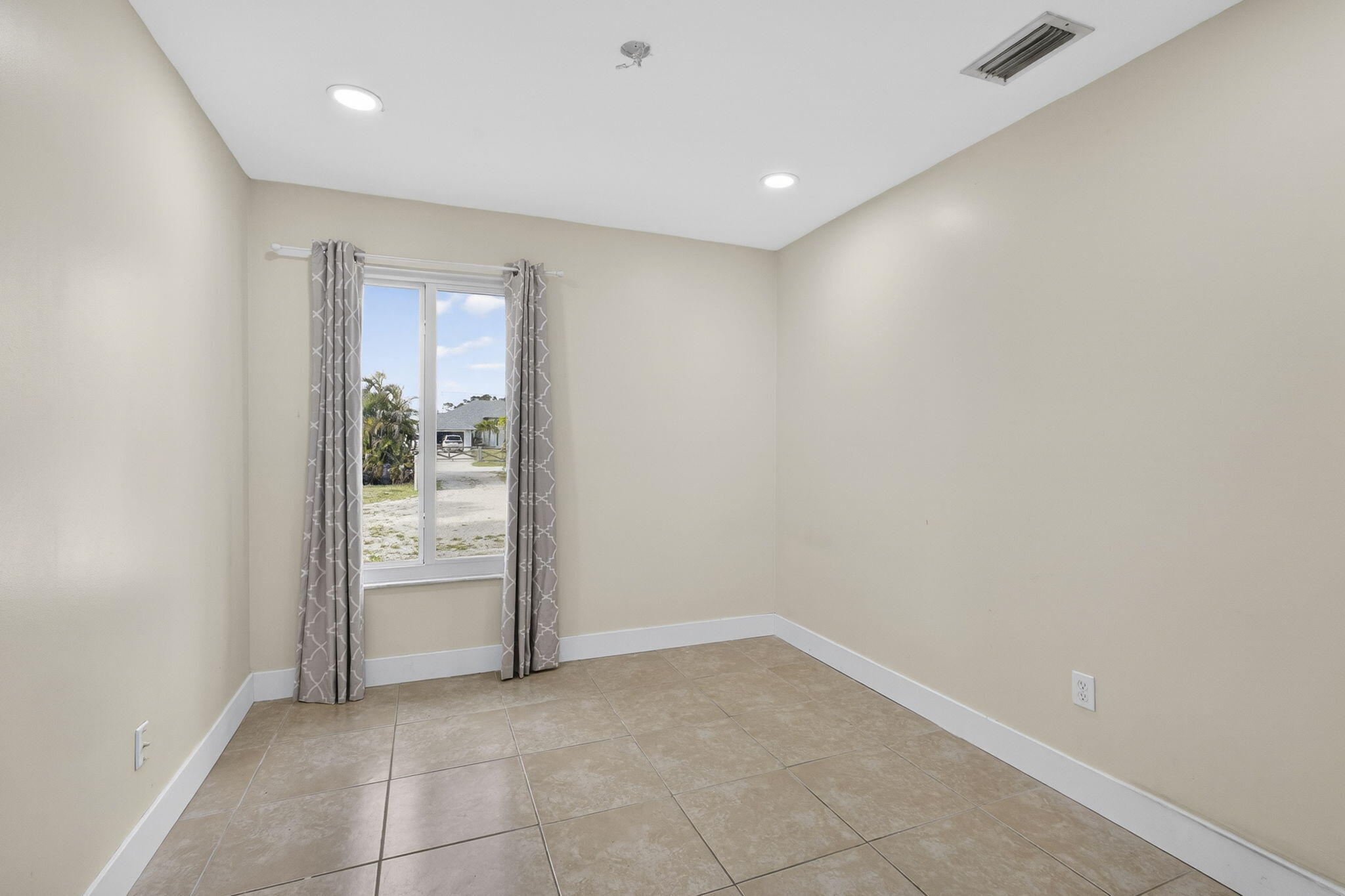 34-42-41~ N 241.5 FT OF S 4344.5 FT OF W 209 FT OF - Residential