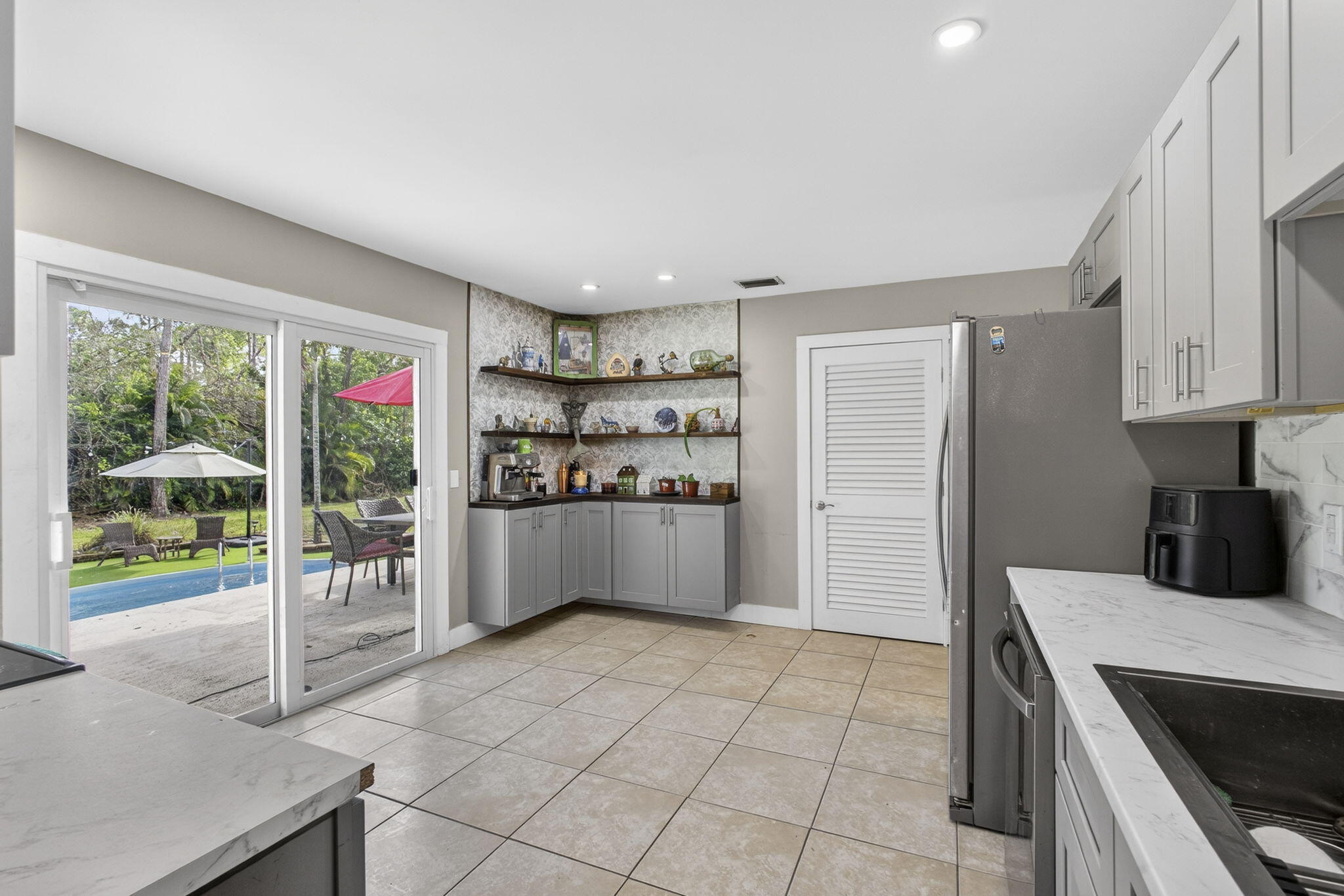 34-42-41~ N 241.5 FT OF S 4344.5 FT OF W 209 FT OF - Residential