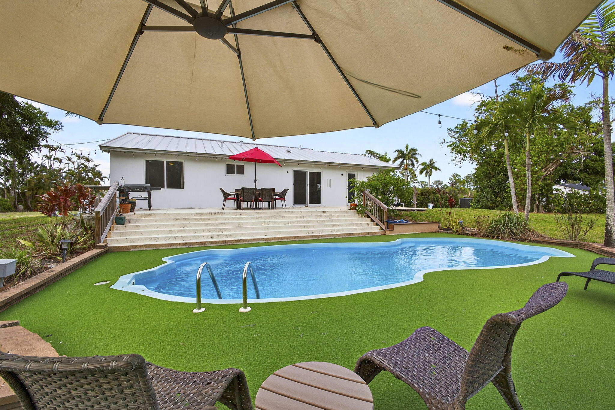 34-42-41~ N 241.5 FT OF S 4344.5 FT OF W 209 FT OF - Residential