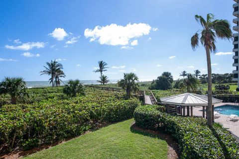 A home in Hutchinson Island