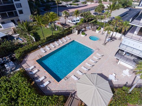 A home in Hutchinson Island