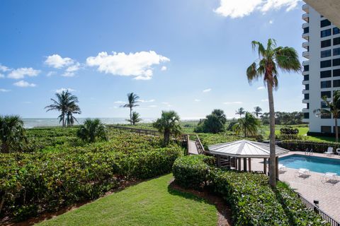 A home in Hutchinson Island