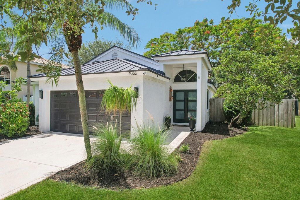 Photo of 4035 Sabal Lakes Road, Delray Beach, FL 33445 (MLS # F10449331)