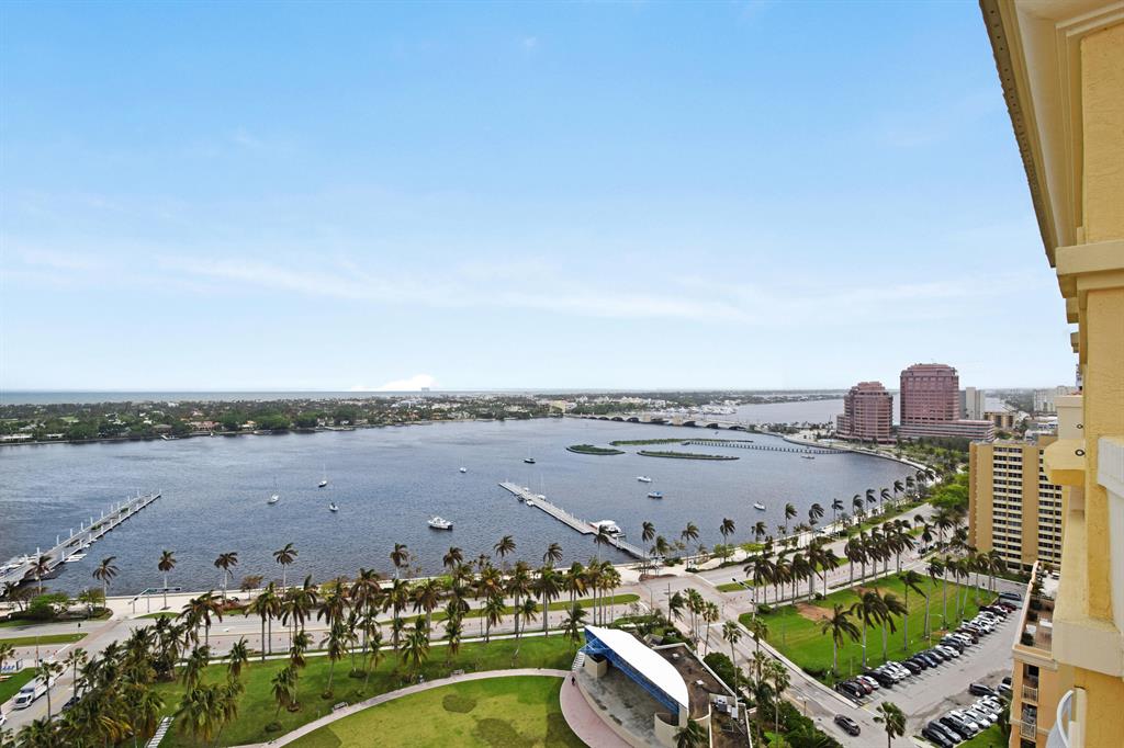 ESPLANADE GRANDE CONDO - Residential