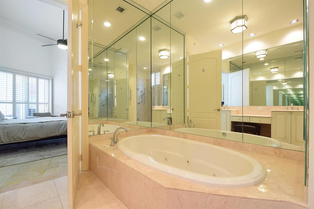 ESPLANADE GRANDE CONDO - Residential