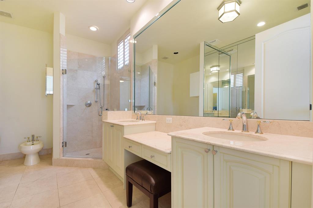 ESPLANADE GRANDE CONDO - Residential