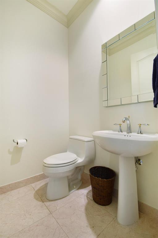 ESPLANADE GRANDE CONDO - Residential