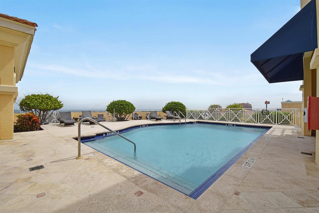 ESPLANADE GRANDE CONDO - Residential