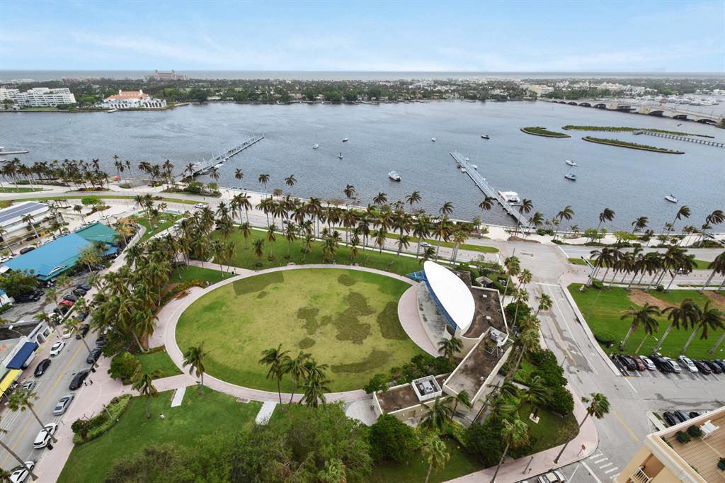 ESPLANADE GRANDE CONDO - Residential