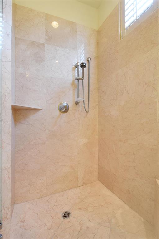 ESPLANADE GRANDE CONDO - Residential