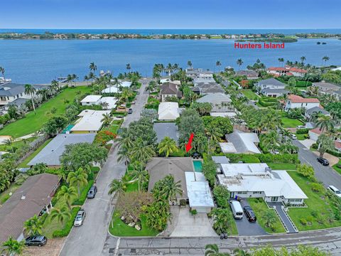 Single Family Residence in West Palm Beach FL 160 Elwa Place Pl.jpg