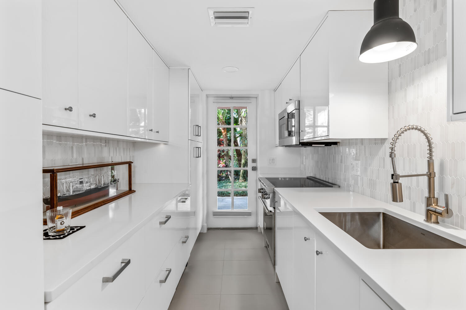 134 Peruvian Avenue 104