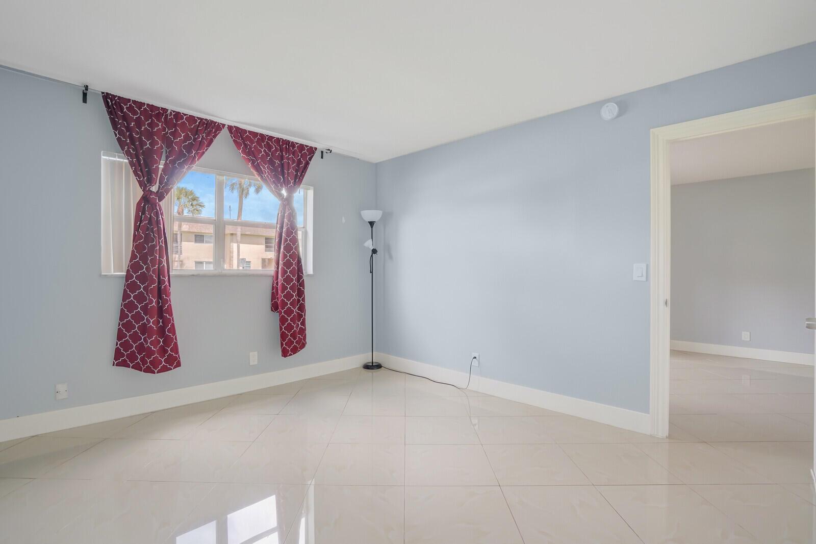 Sandalfoot Boulevard - Residential