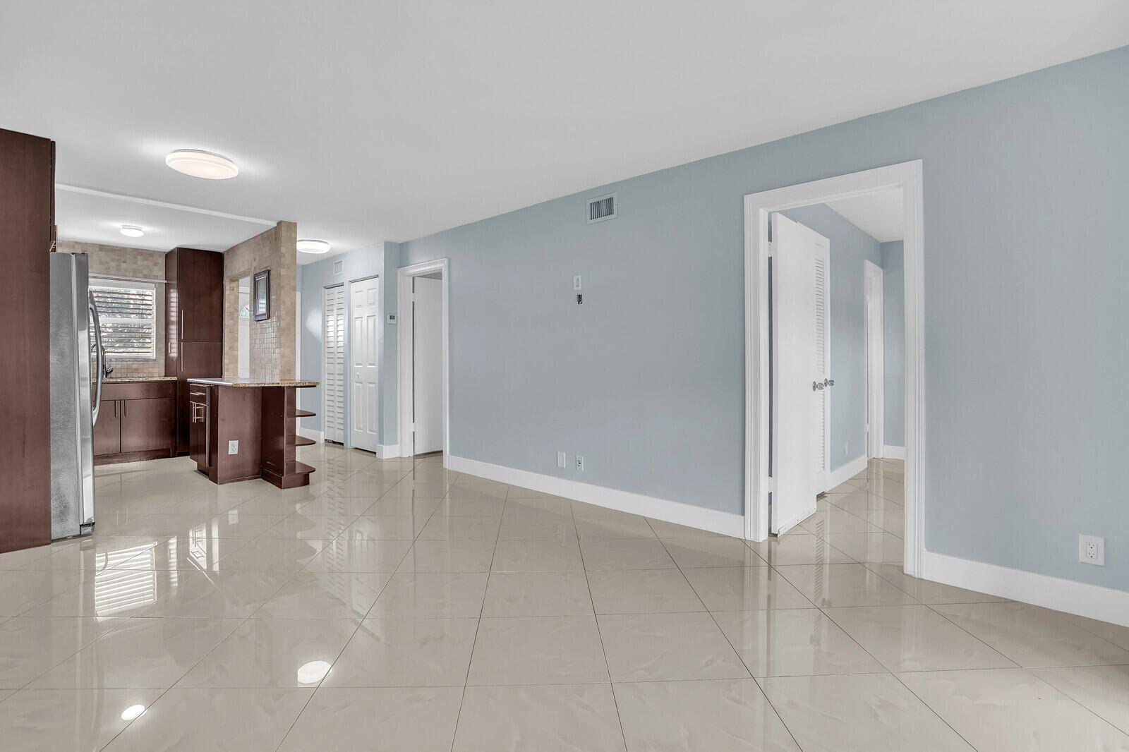 Sandalfoot Boulevard - Residential