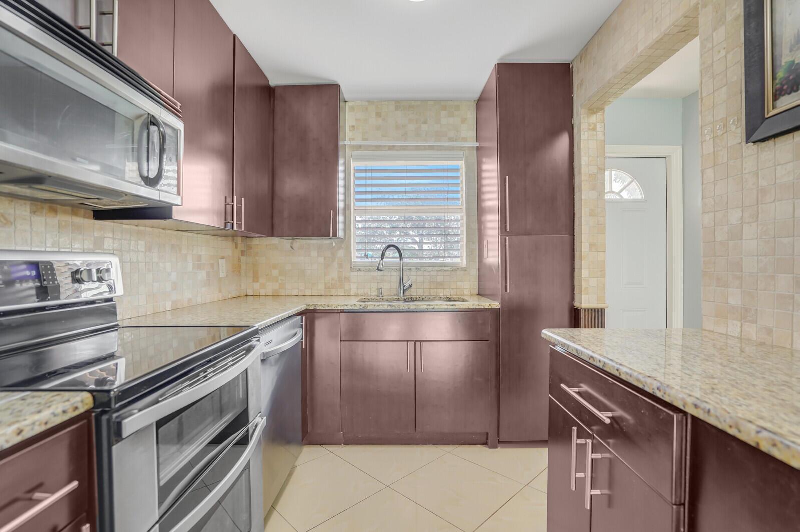 Sandalfoot Boulevard - Residential