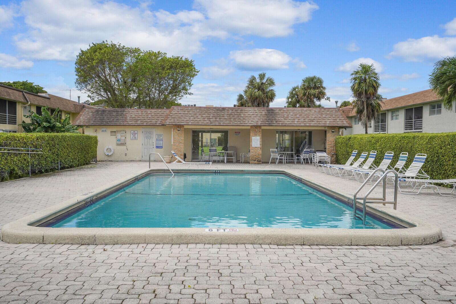 Sandalfoot Boulevard - Residential