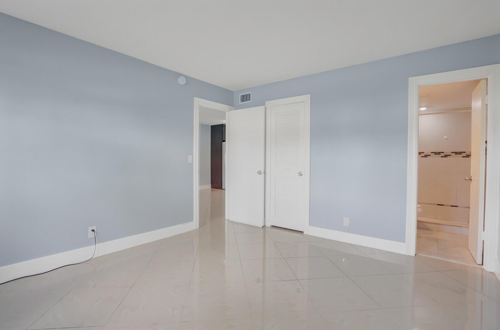 Sandalfoot Boulevard - Residential