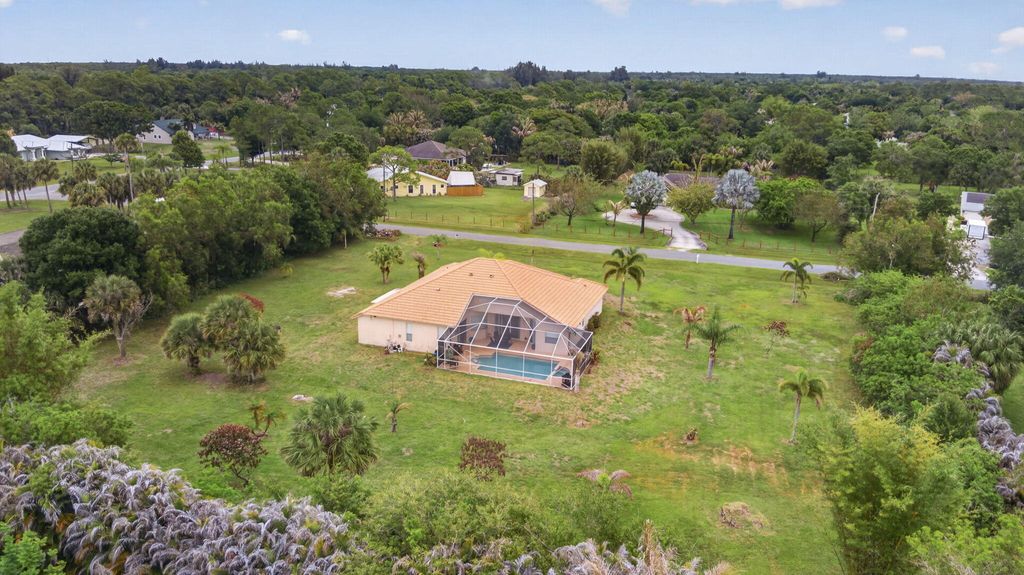 Photo of 15373 N 98th Trl Trail N, Jupiter, FL 33478 (MLS # B26017260)