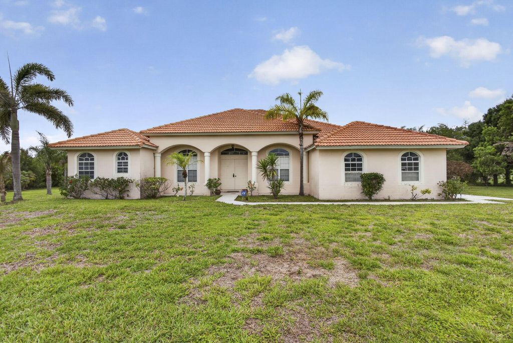 Photo of 15373 N 98th Trl Trail N, Jupiter, FL 33478 (MLS # B26017260)