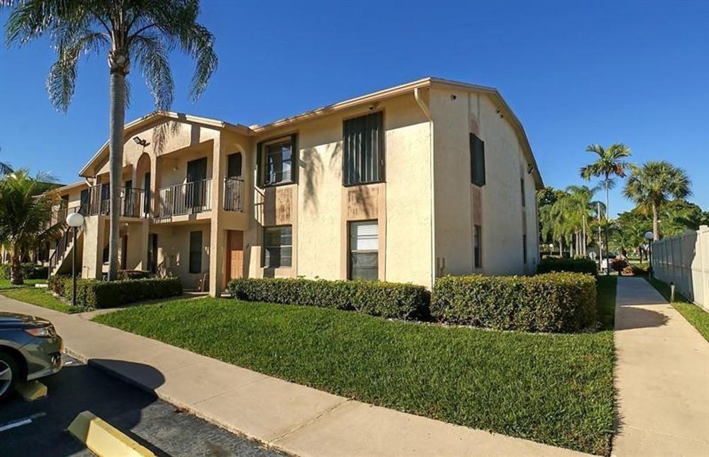 Photo of 9466 S Boca Cove Cir #312, Boca Raton, FL 33428 (MLS # F10299097)