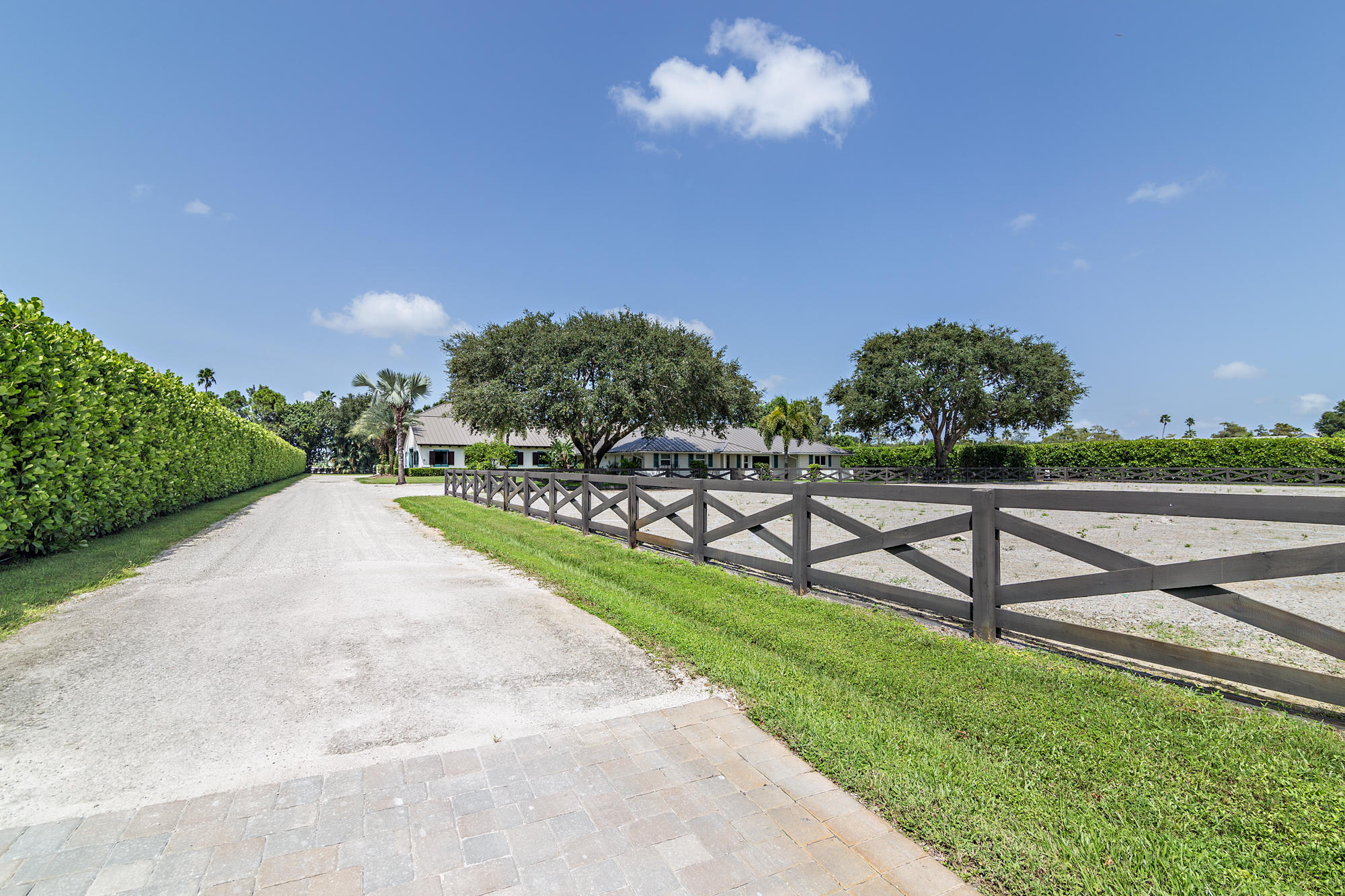 SADDLE TRAIL PARK OF WELLINGTON - Residential