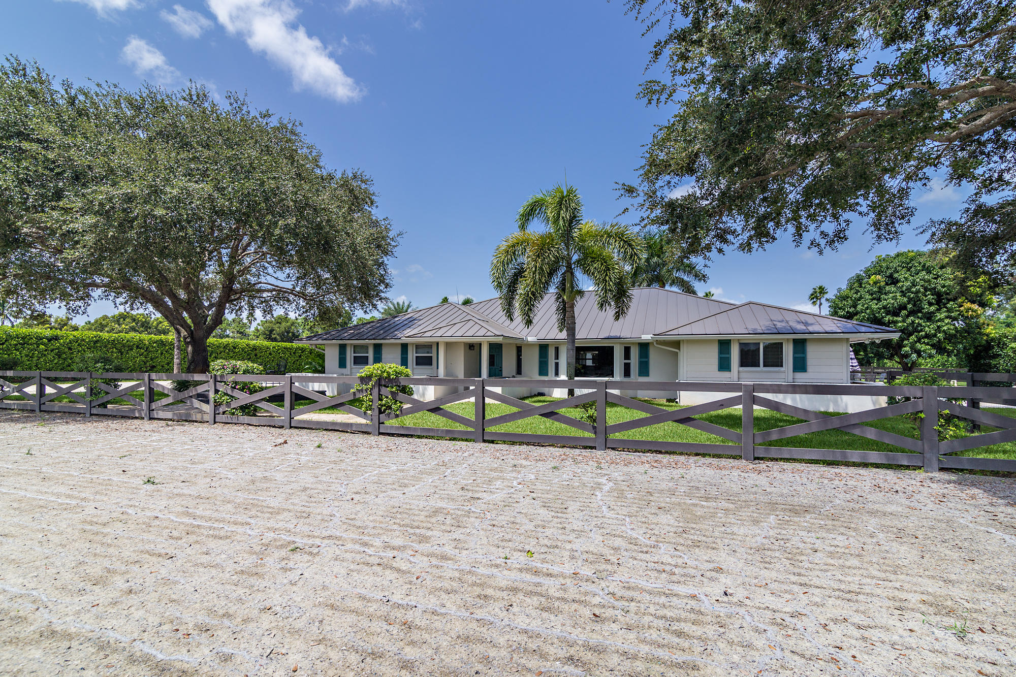 SADDLE TRAIL PARK OF WELLINGTON - Residential