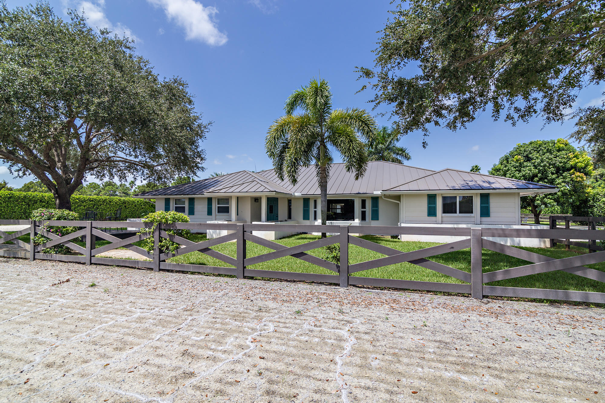 SADDLE TRAIL PARK OF WELLINGTON - Residential