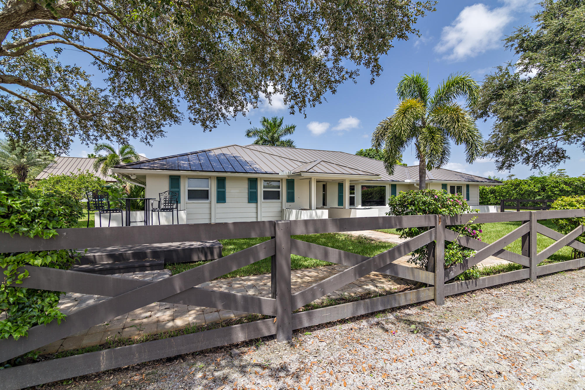 SADDLE TRAIL PARK OF WELLINGTON - Residential