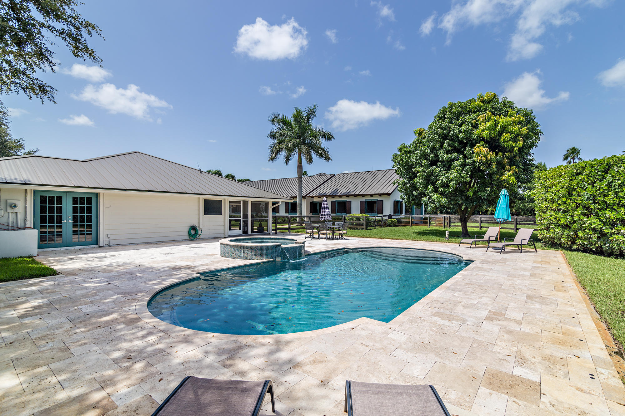 SADDLE TRAIL PARK OF WELLINGTON - Residential