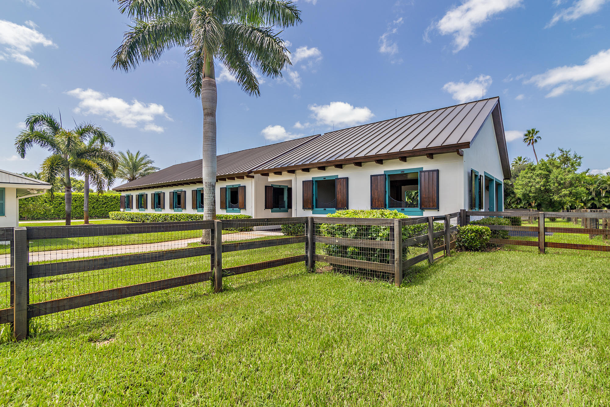 SADDLE TRAIL PARK OF WELLINGTON - Residential