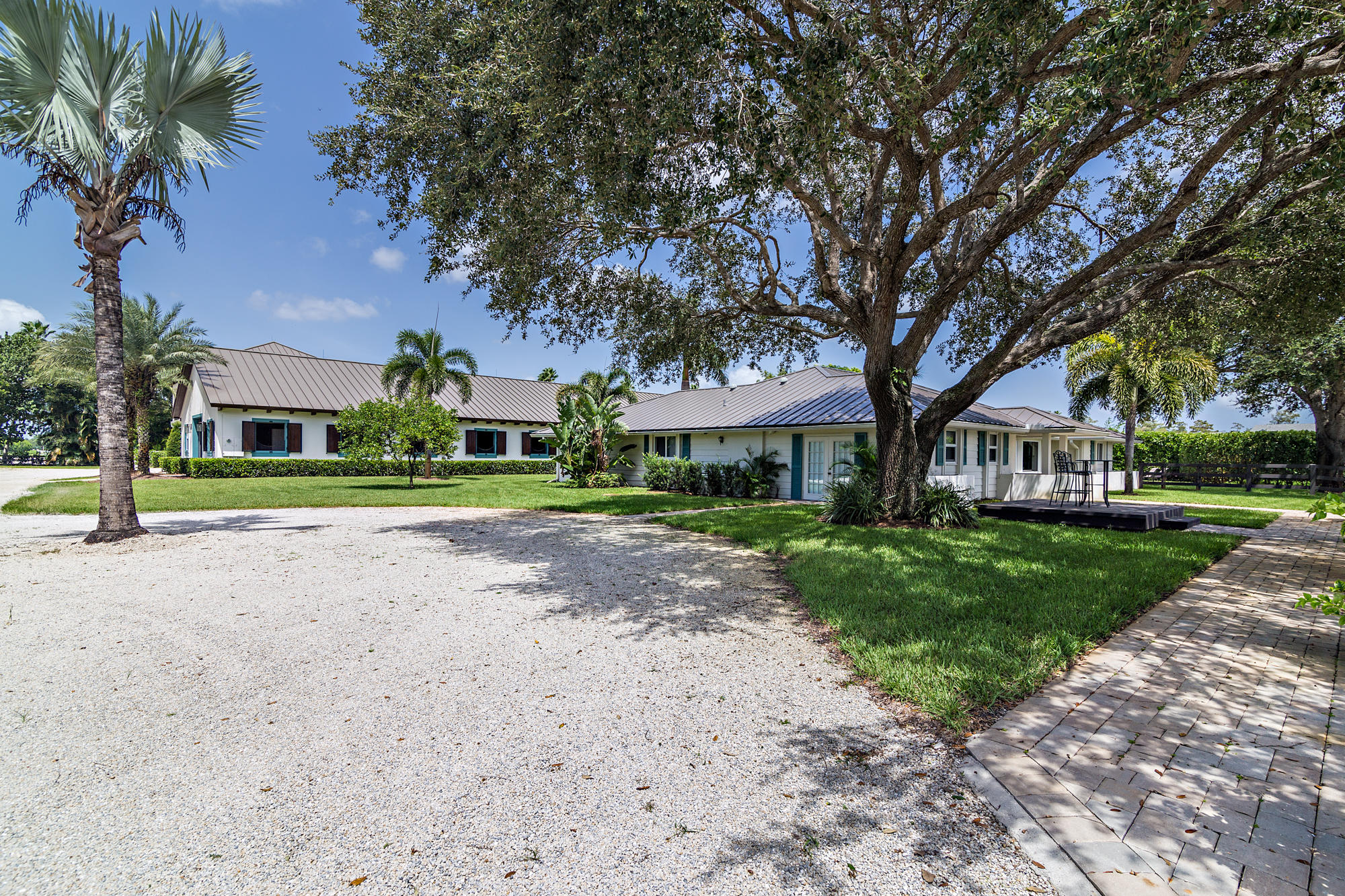 SADDLE TRAIL PARK OF WELLINGTON - Residential