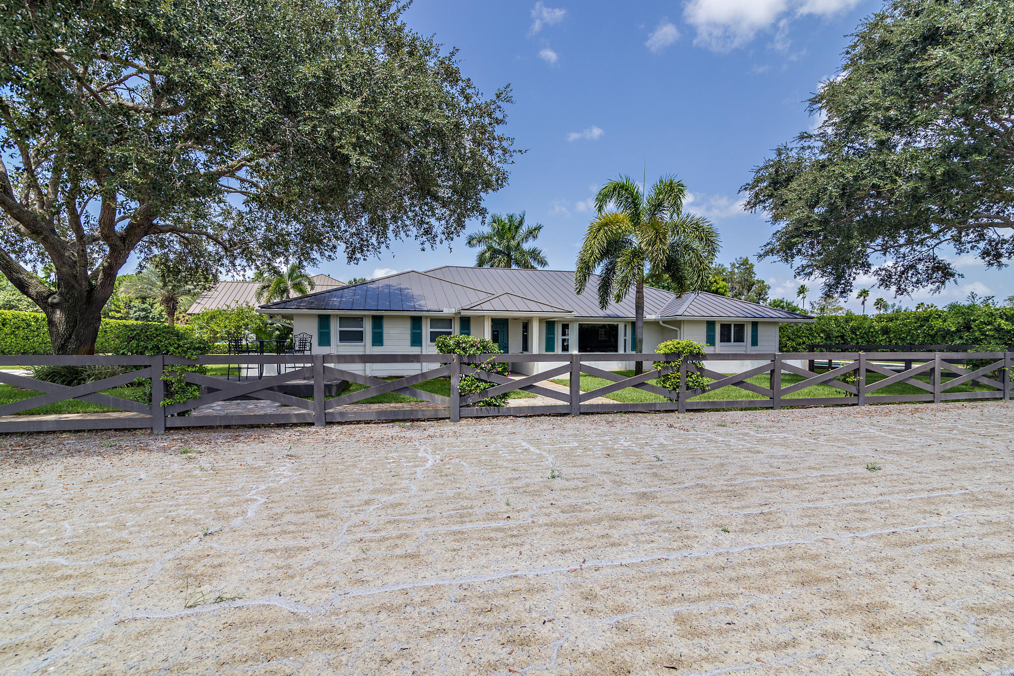 SADDLE TRAIL PARK OF WELLINGTON - Residential