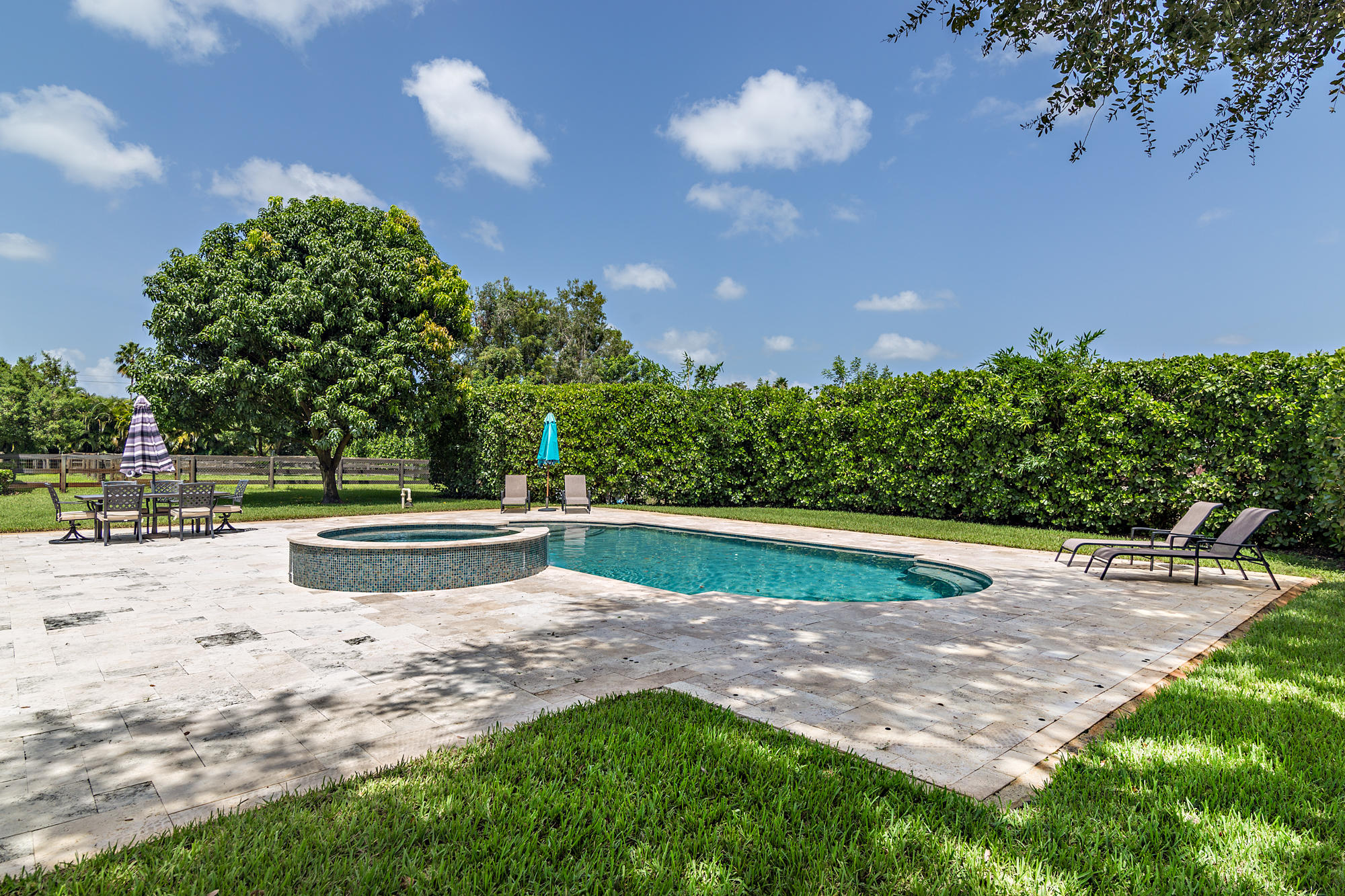 SADDLE TRAIL PARK OF WELLINGTON - Residential