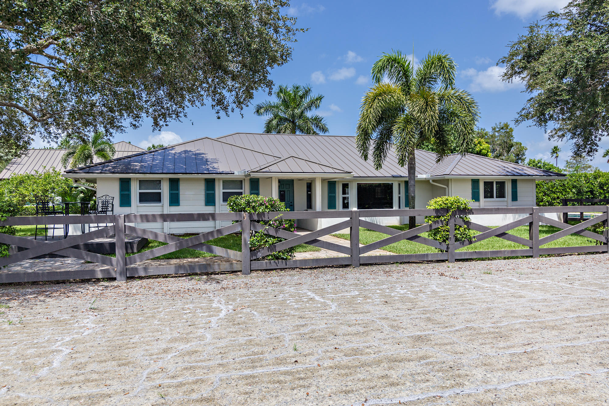 SADDLE TRAIL PARK OF WELLINGTON - Residential