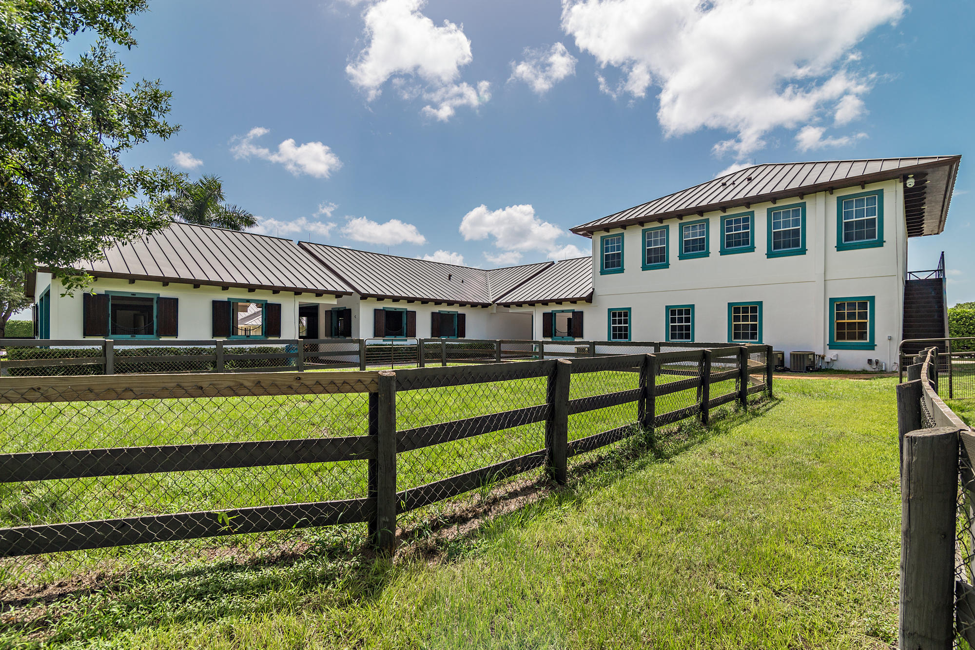 SADDLE TRAIL PARK OF WELLINGTON - Residential