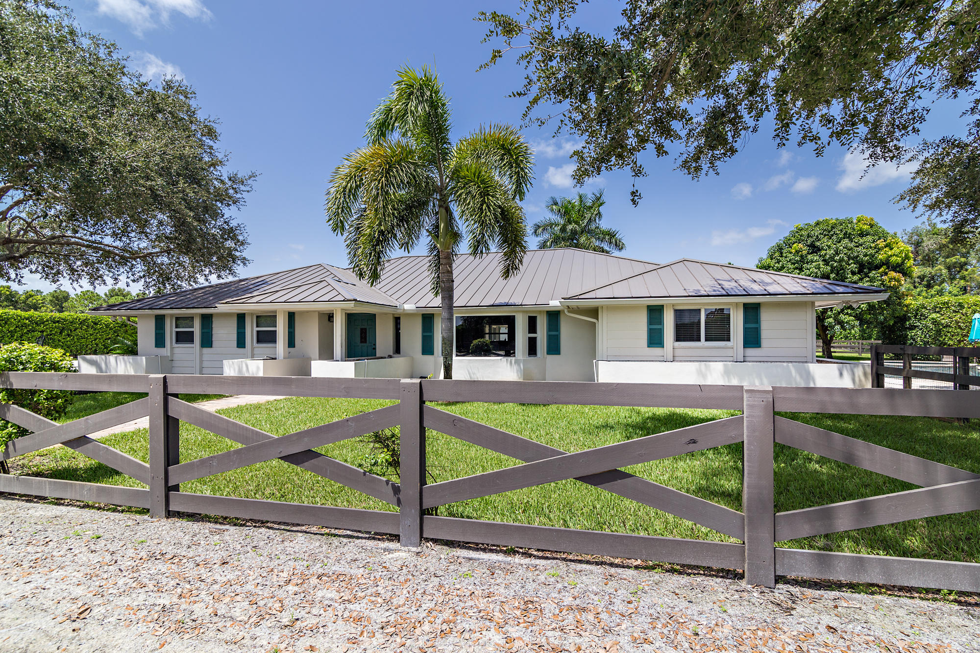 SADDLE TRAIL PARK OF WELLINGTON - Residential